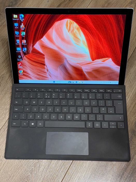 Microsoft Surface Pro 6 i5-8350U/8RAM/128SSD/UHD Graphics 620/QHD тъч