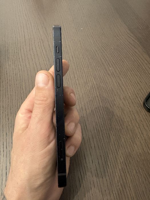 Vand Iphone 12 black