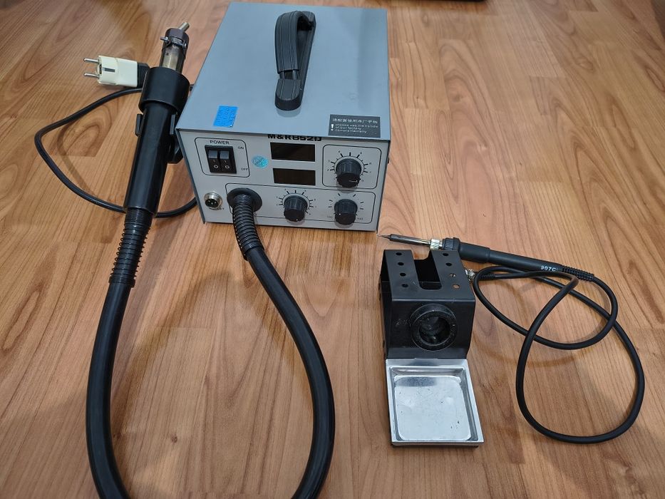 Statie cu aer cald + pistol de lipit, M&R 852D +

accesorii