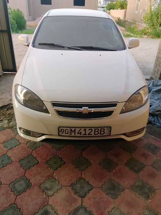 Автомабил шевралет жентра