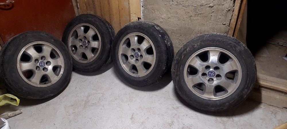 Диски с резиной на Тойота Ипсум