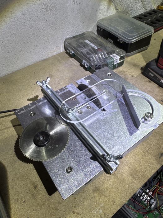 Mini circular pentru lemn/metal