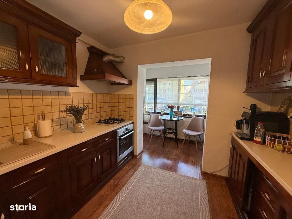 De vanzare Apartament 3 camere, zona Ampoi 3.