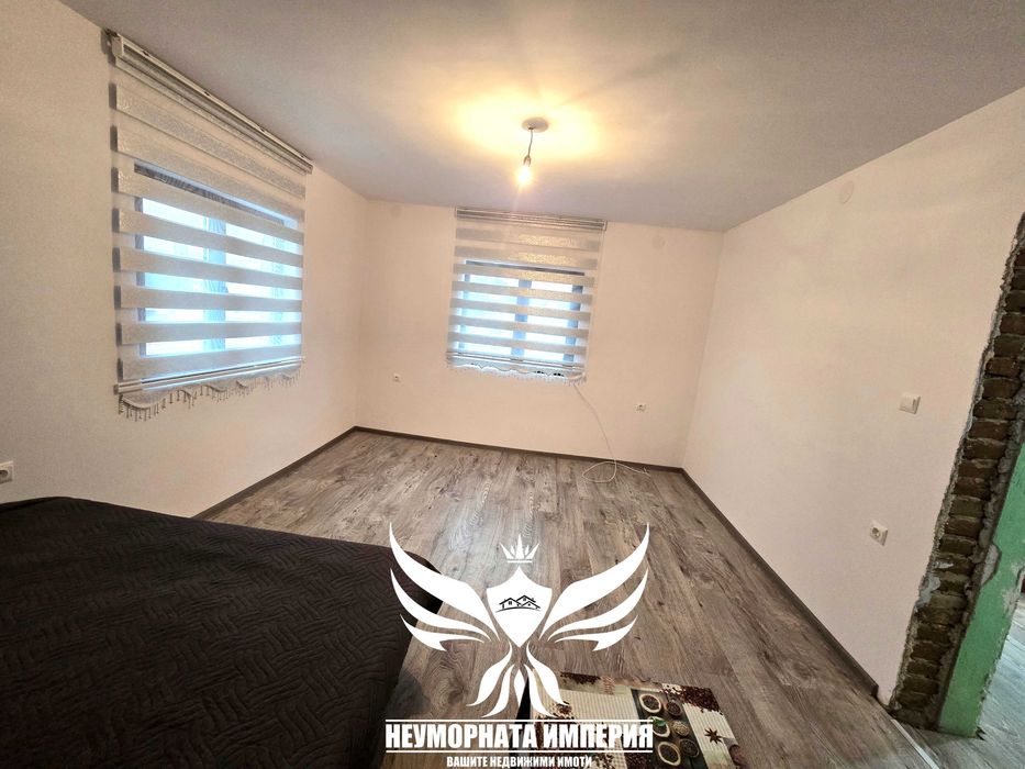 Двуетажна вила/къща 102РЗП с 882кв. двор село Долнослав, обл.Пловдив