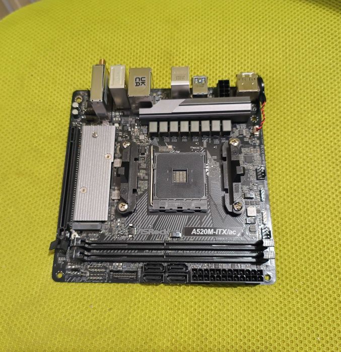 placa de baza mini-ITX AsRock A520M-ITX/ac