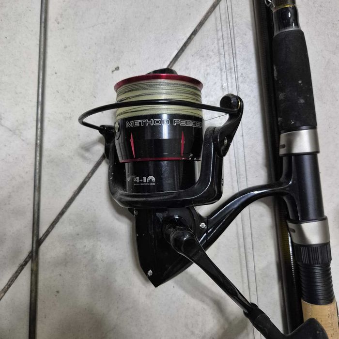 2 lansete, bete de pescuit river carp feeder 390xh si 2 mulinete nevis 6000 + 2 senzori Zeus Amanet Rahova 36349