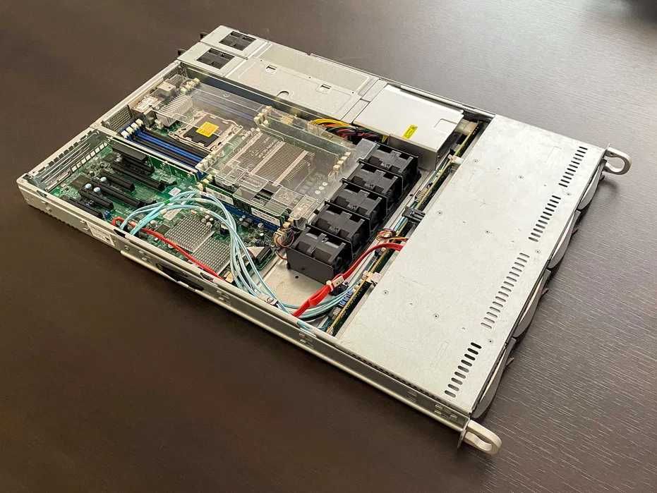 Server Supermicro, surse redundante
