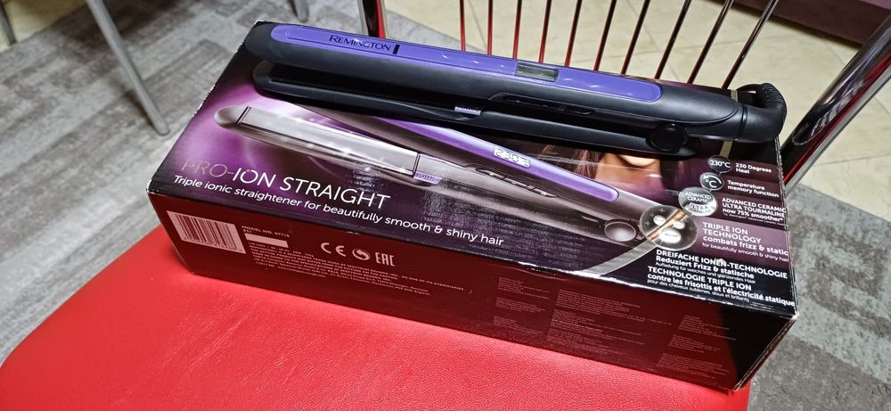 Placa de indreptat parul Remington S7710, 230 grade, Functie Ionica