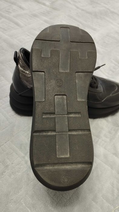 Кросовки кожаные