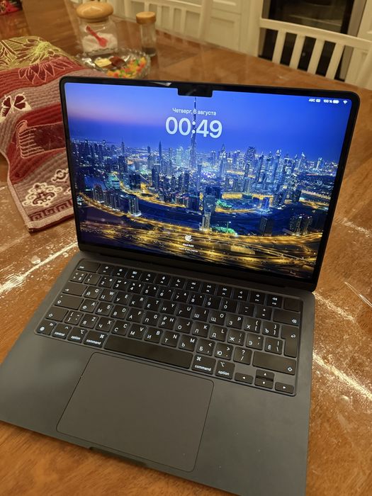 MacBook Air M3 (2024)