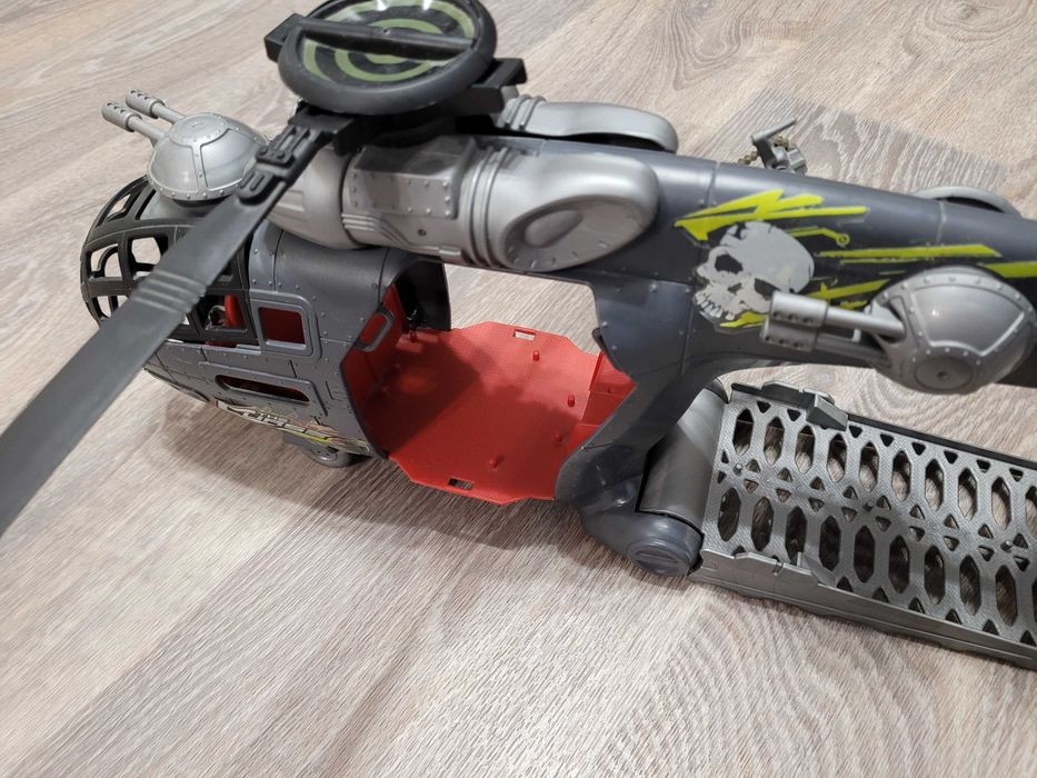 Игрушка вертолёт