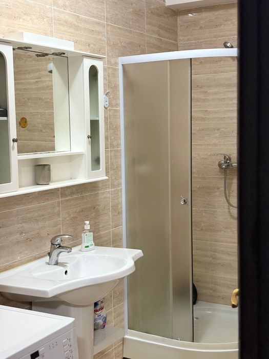 Închiriez apartament