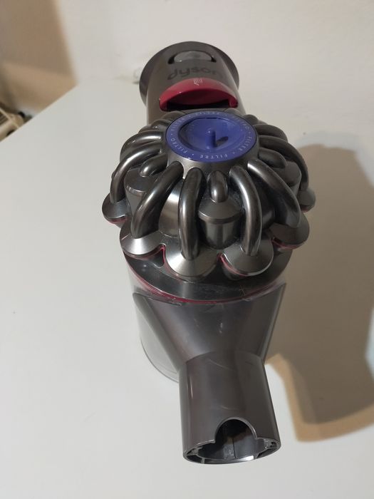 Corp aspirator vertical Dyson V8