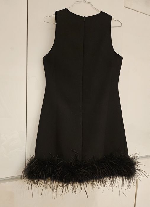 официална рокля с пера и кристали SISLEY S