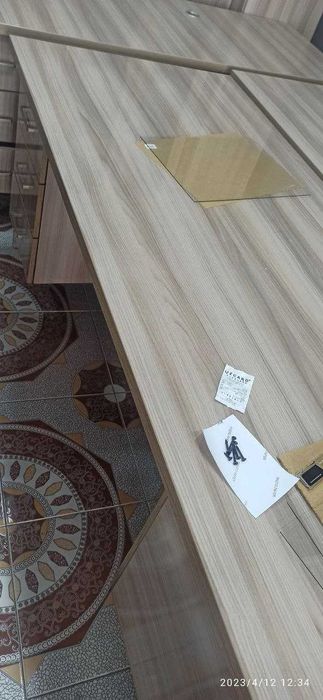 Продаётся Офисный мебель.