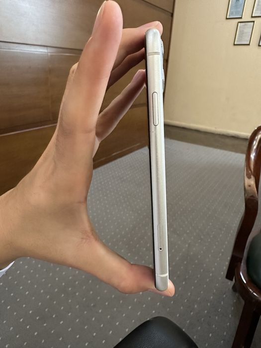 IPhone 11 в белом цвете