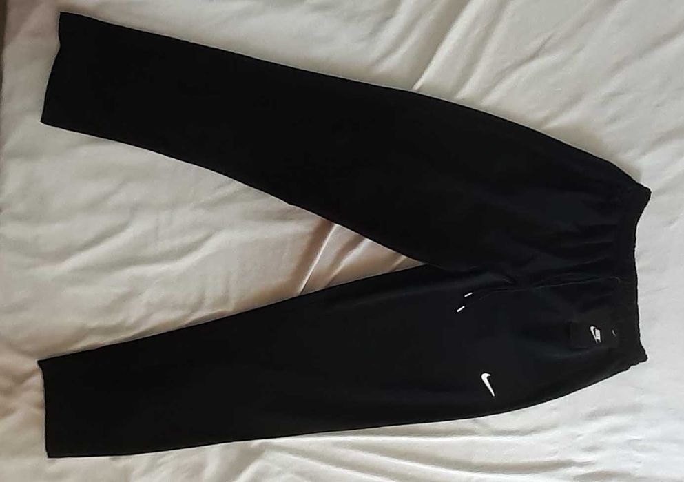 Мъжки спортни панталони на Найк