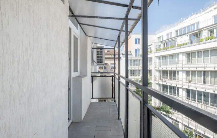 Дава се под наем Тристаен апартамент в София, Център - 120 кв.м за 1495.83 € - Снимка #15