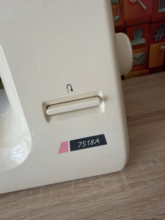 Швейная машина Janome 7518A