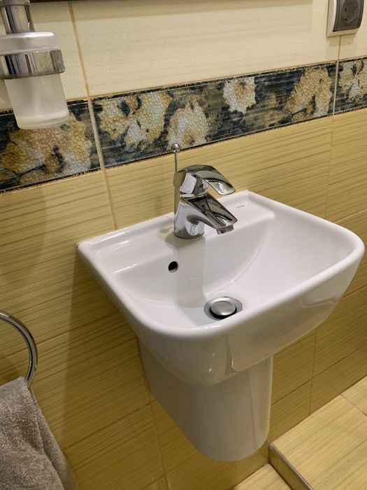 Смесител Grohe и малък умивалник Kale