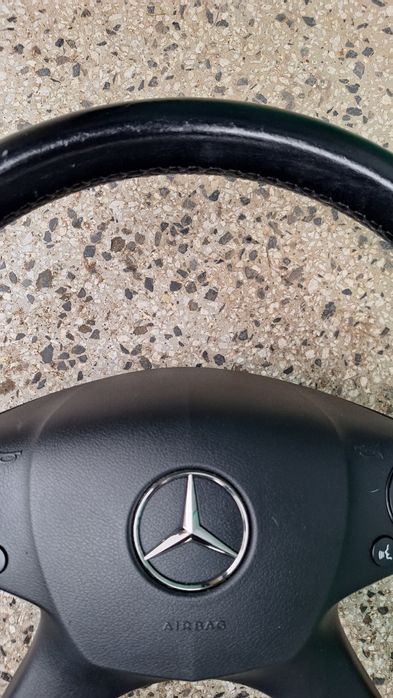 Продавам волан с аербег черна кожа за Ц класа 2007-2010 г.