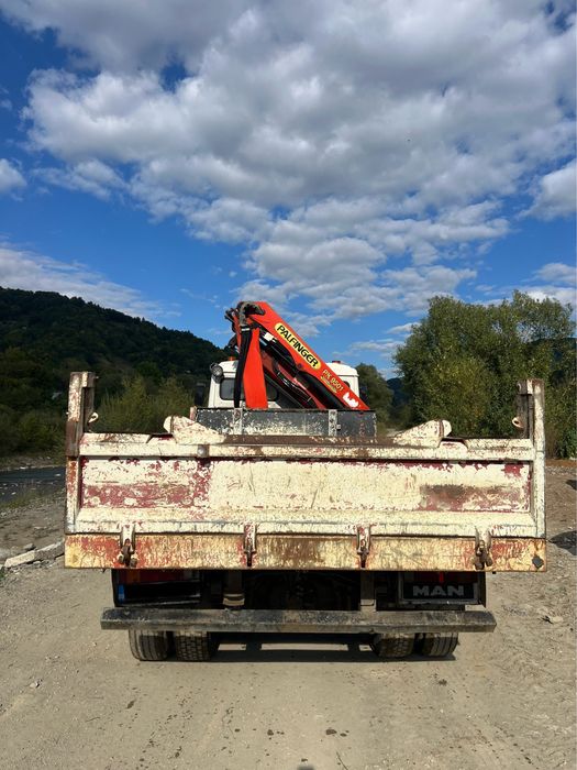 Camion Man basculabil pe 3 partii cu macara Palfinger