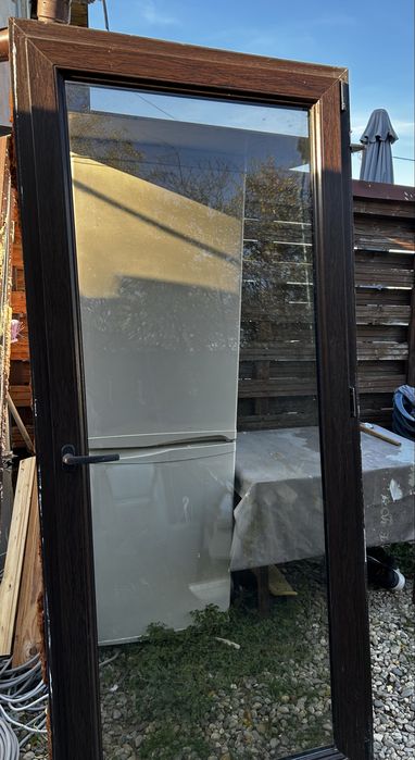 Ușă balcon culoare nuc, inaltime 2 m