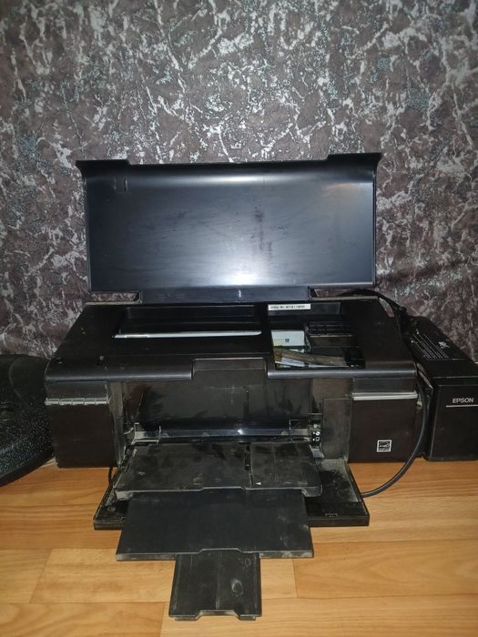 Продам  принтер Epson L805.