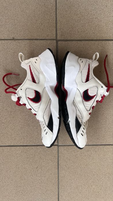 Дамски маратонки Nike Air Heights (Размер 39)