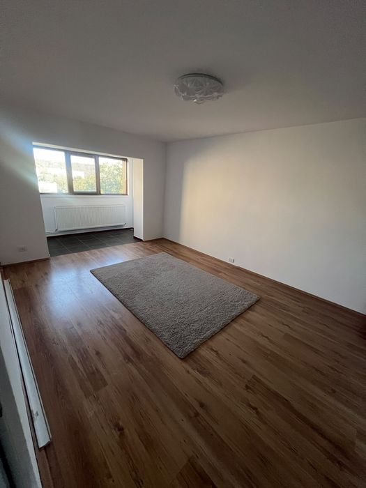 Apartament de vanzare zona Micro 1 in spatele bisericii-Materna