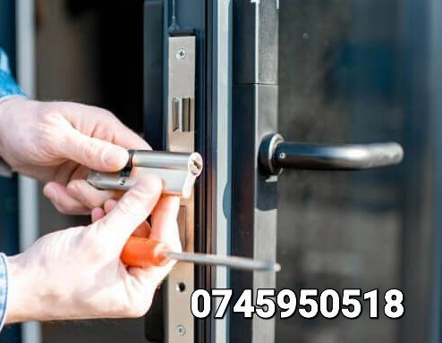 Reparatii si service ferestre termopan/ rulouri exterioare/ usi/ plase