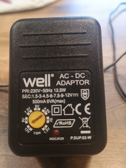 Alimentator- încărcător 1,5 v până la 12v,P max. 12,5w ,7 capete adapt