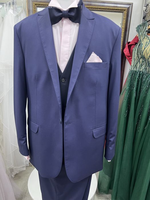 Мъжки костюм с риза и елек