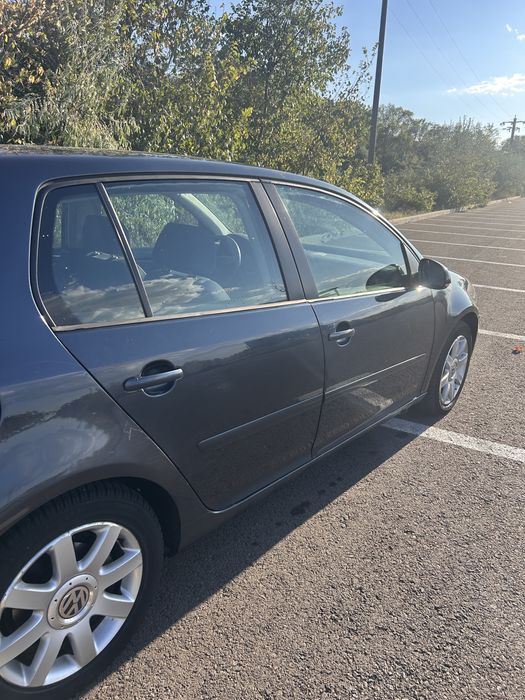 Vând golf 5 in stare buna de functionare