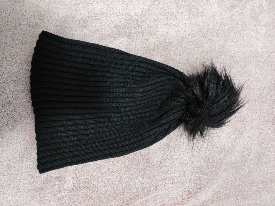 Caciula neagra cu ciucure - marimea M