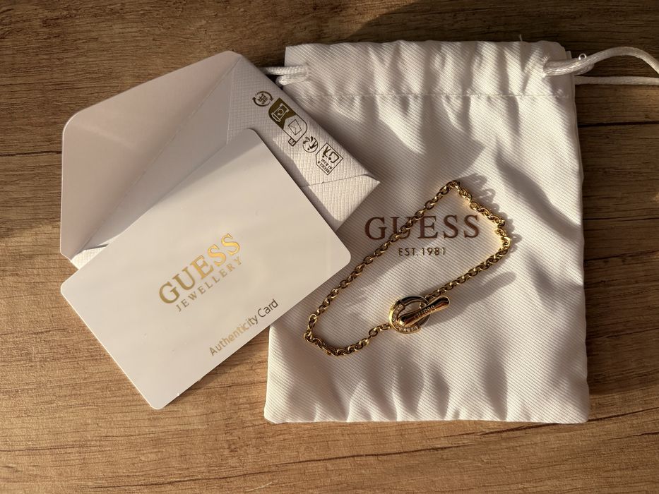Златиста гривна Guess