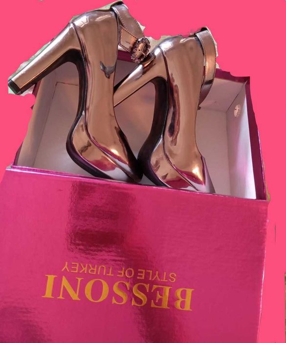 Tufli Bessoni kablok yangi