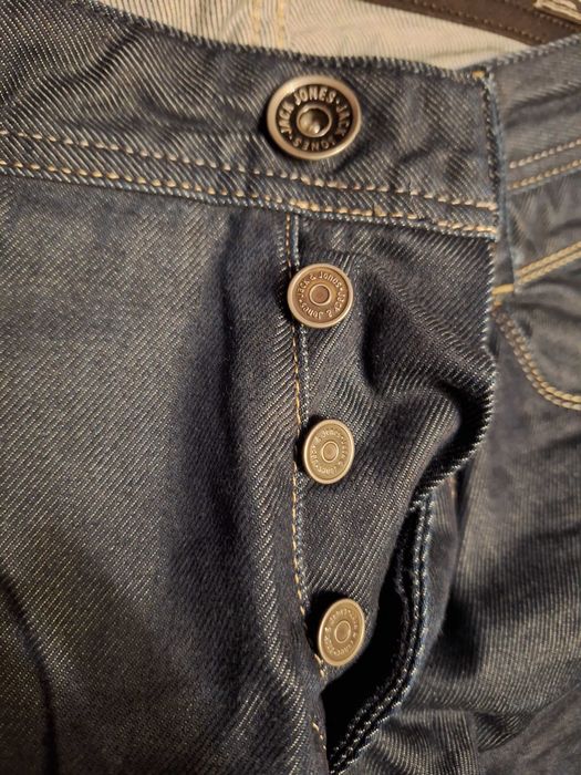 Vând blugi Jack and Jones 30/32 barbati