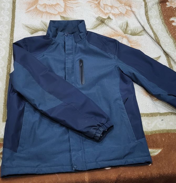 Продам мужскую куртку весна-осень. Размер 56. В идеальном состоянии.