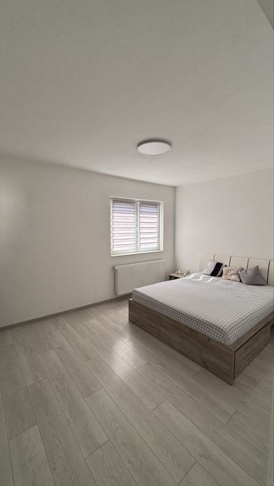 Casă Modernă în Zona Castelului Transilvania – Eleganță și Liniște