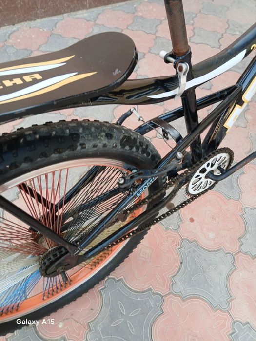 Sastaniyasi zoʻr, koʻpi bilan 3 4 oy haydalgan, uyda turgan velosipet,