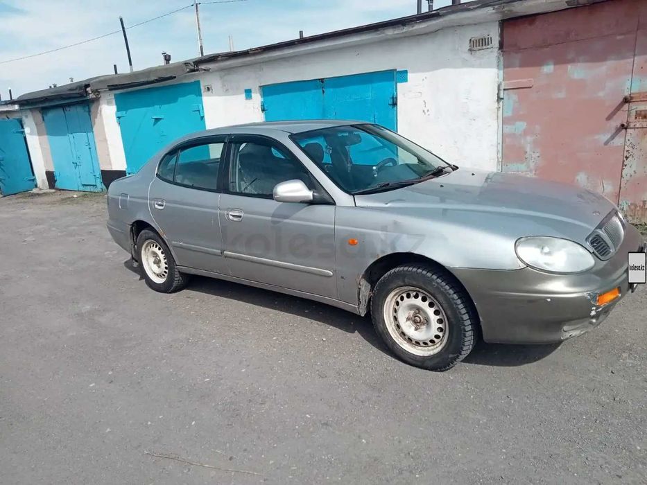 Автомобиль деу леганза.