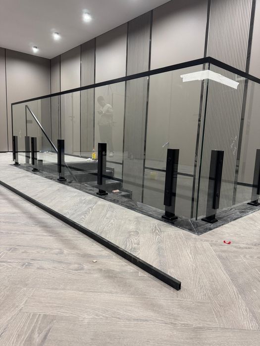 Стеклянный перила  перегородки витражи