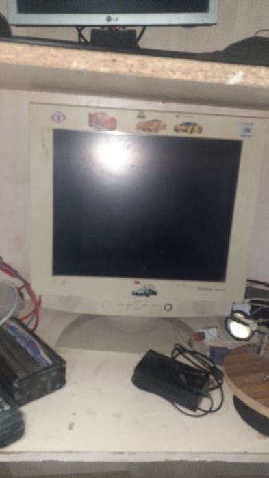 Kompyuter Monitor sotiladi srochni