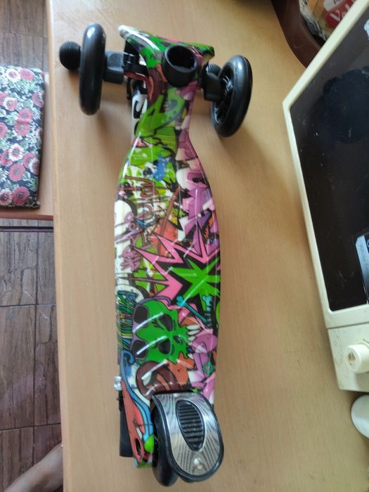 Se vinde 2 trotinete