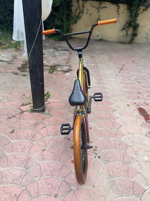 велосипед BMX...