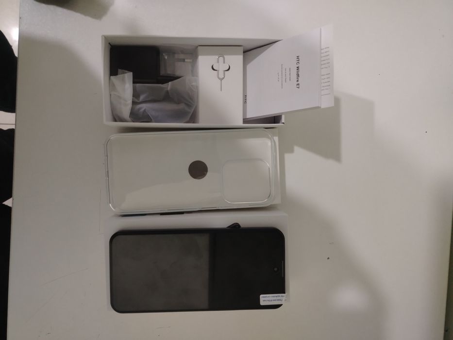 Телефон HTC Wildfire E7