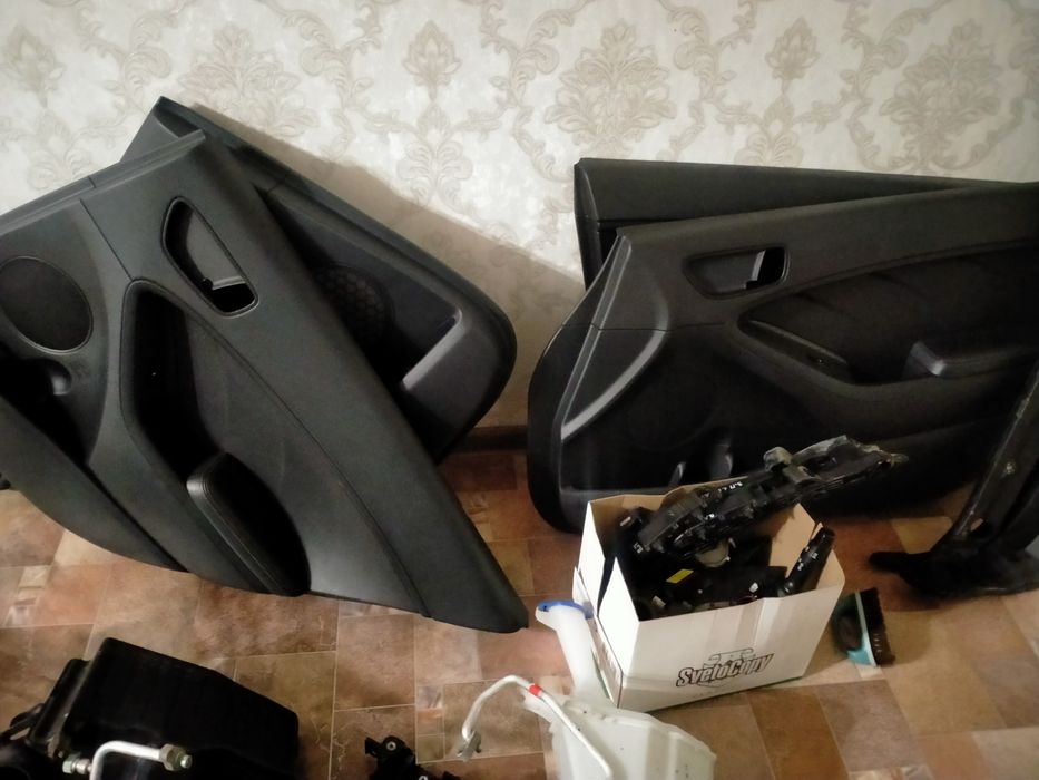 Сиденья задние...