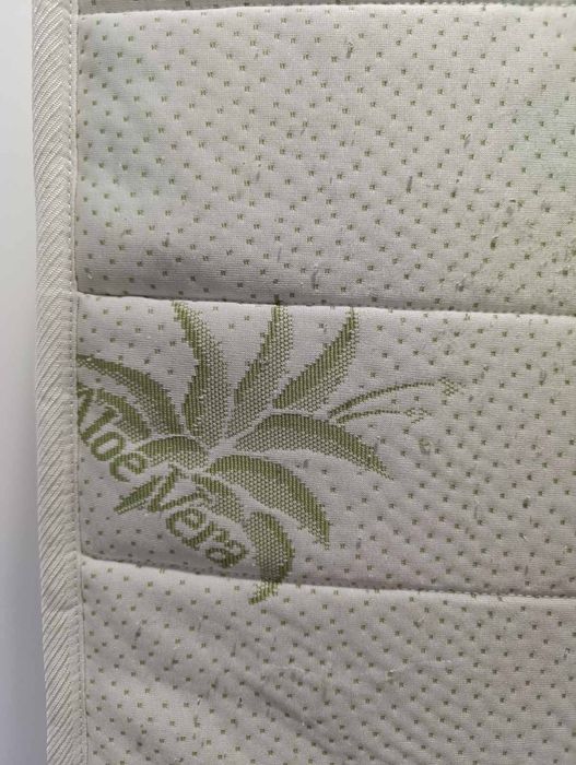 Продавам двулицев матрак