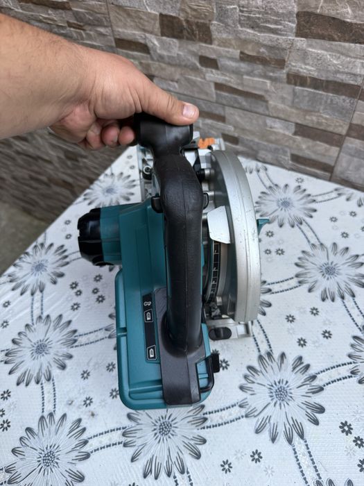 Акумулаторен ръчен циркуляр Makita DHS710Z Solo